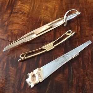 2 Vtg tie clips swank saw fish sword & 1 CollarBar